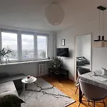 Bright And Cozy 34M Apartment Near Metro M2 And Tram